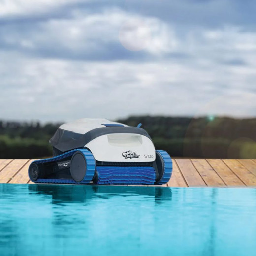 Dolphin S100 au bord de l'eau