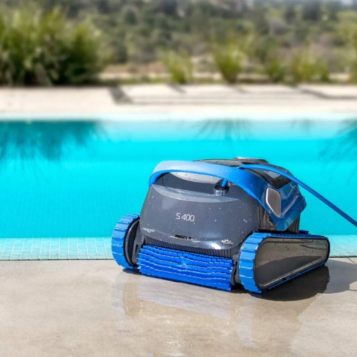 Dolphin S400 au bord de l'eau