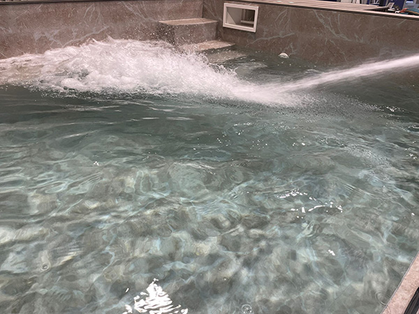 pvc-arme-piscine-marron