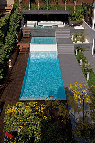 pvc-arme-gris-fonce