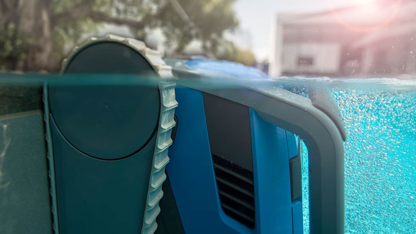 robot dolphin M600 en eau