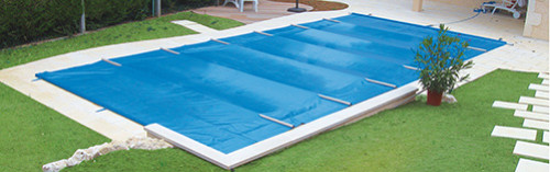 Comment bien choisir sa couverture de piscine ?